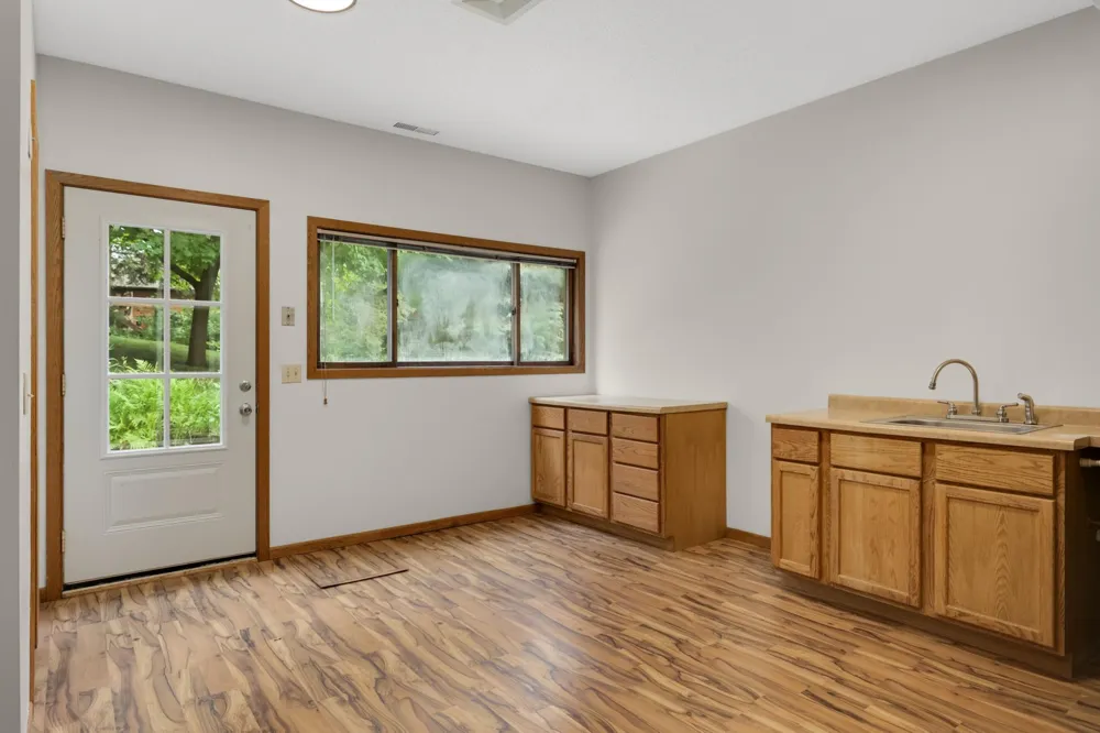 2064 Pin Oak Drive Eagan, MN 55122