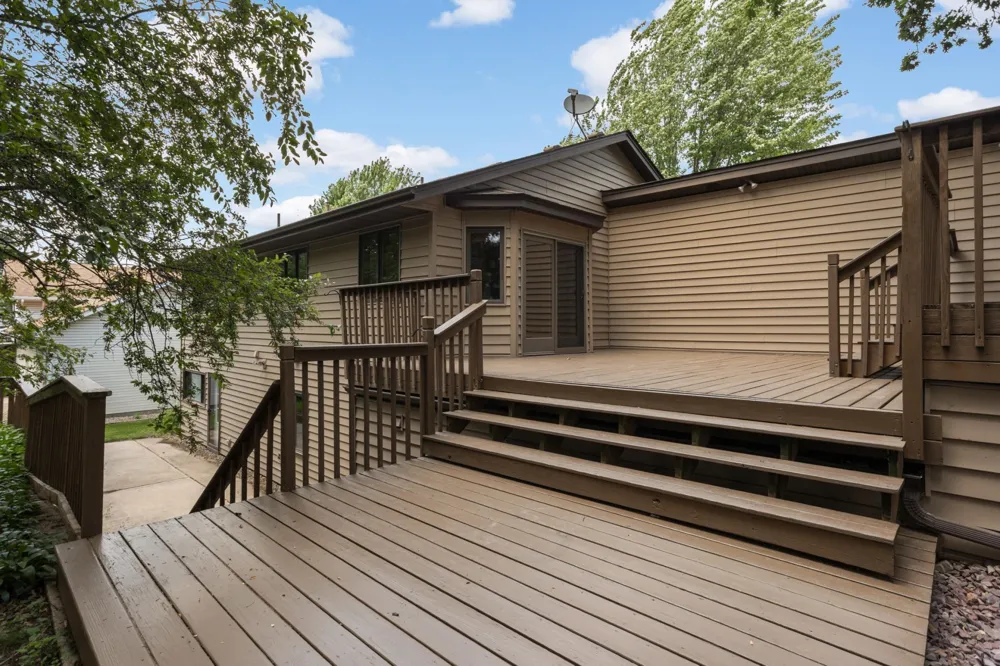 2064 Pin Oak Drive Eagan, MN 55122