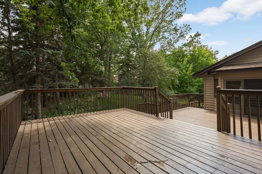 2064 Pin Oak Drive Eagan, MN 55122