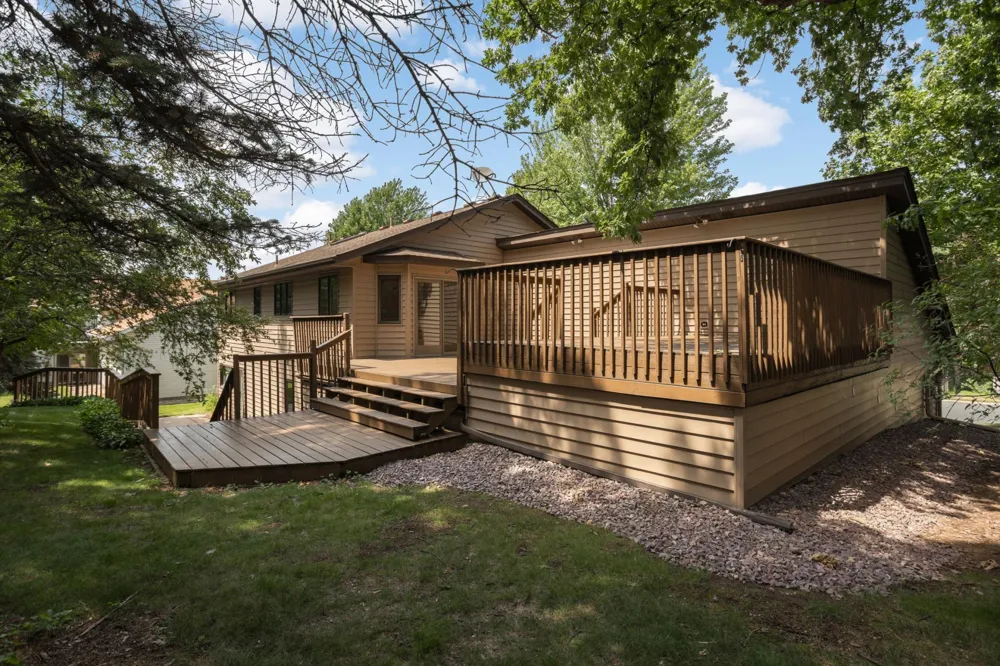 2064 Pin Oak Drive Eagan, MN 55122