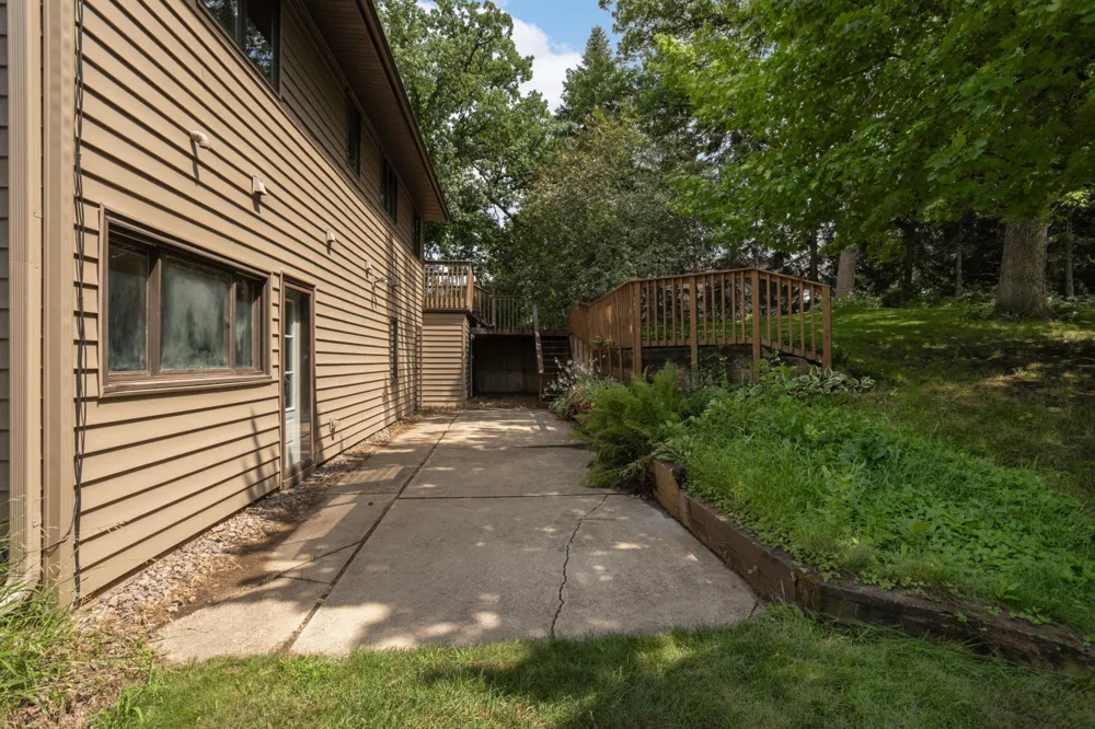2064 Pin Oak Drive Eagan, MN 55122