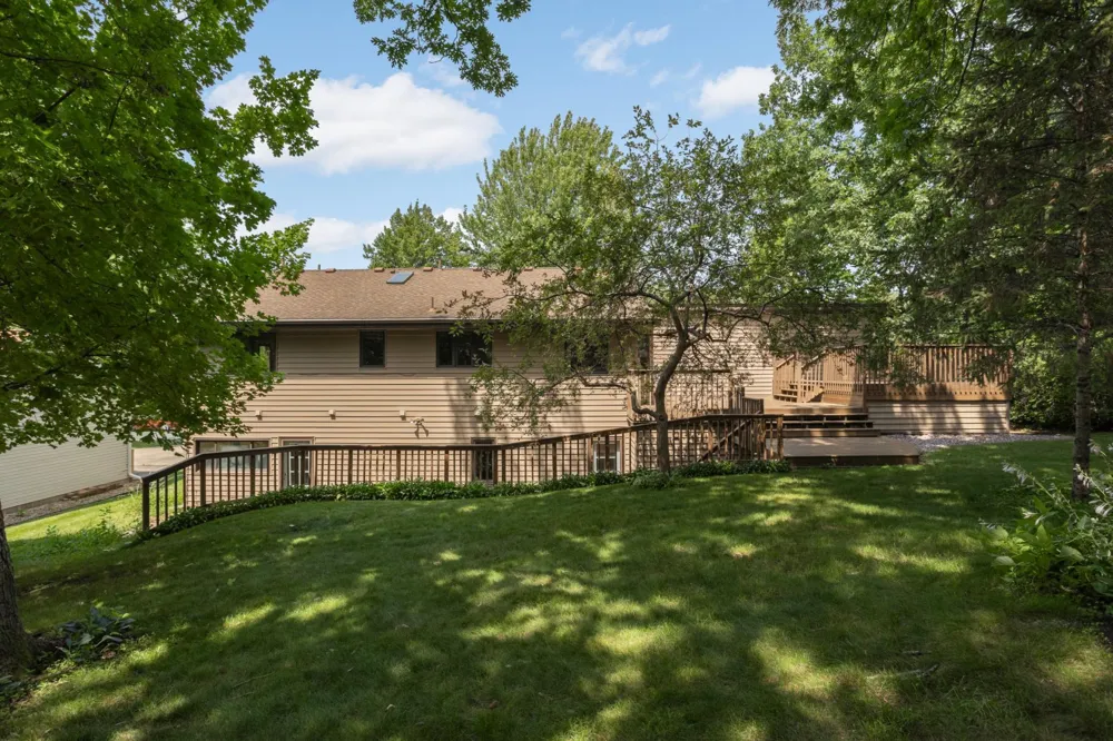 2064 Pin Oak Drive Eagan, MN 55122