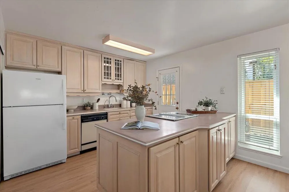 125 Connemara Way #2 Sunnyvale, CA 94087