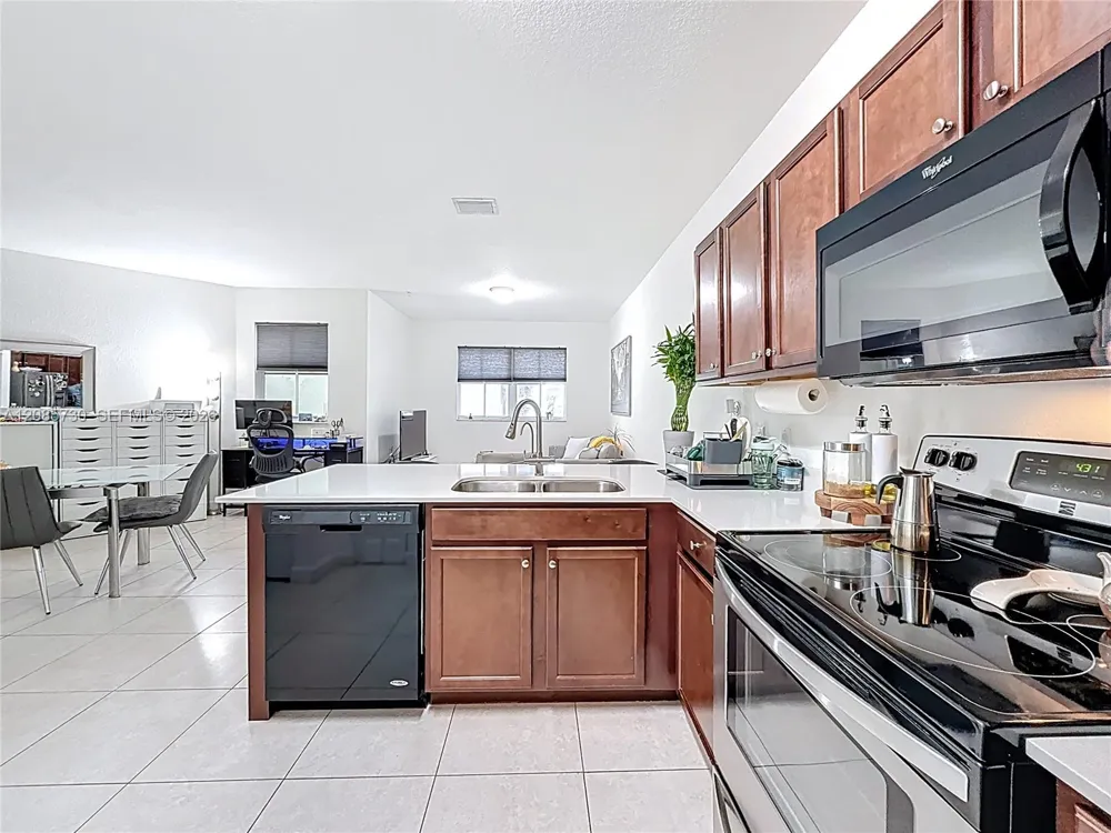 260 NW 109th Ave #206 Miami, FL 33172