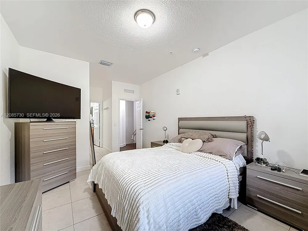260 NW 109th Ave #206 Miami, FL 33172