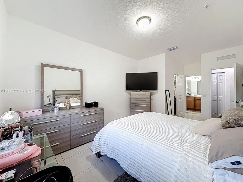 260 NW 109th Ave #206 Miami, FL 33172