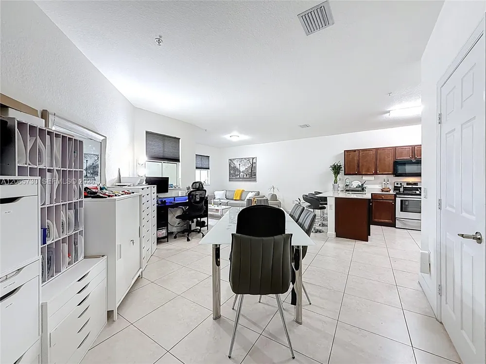 260 NW 109th Ave #206 Miami, FL 33172