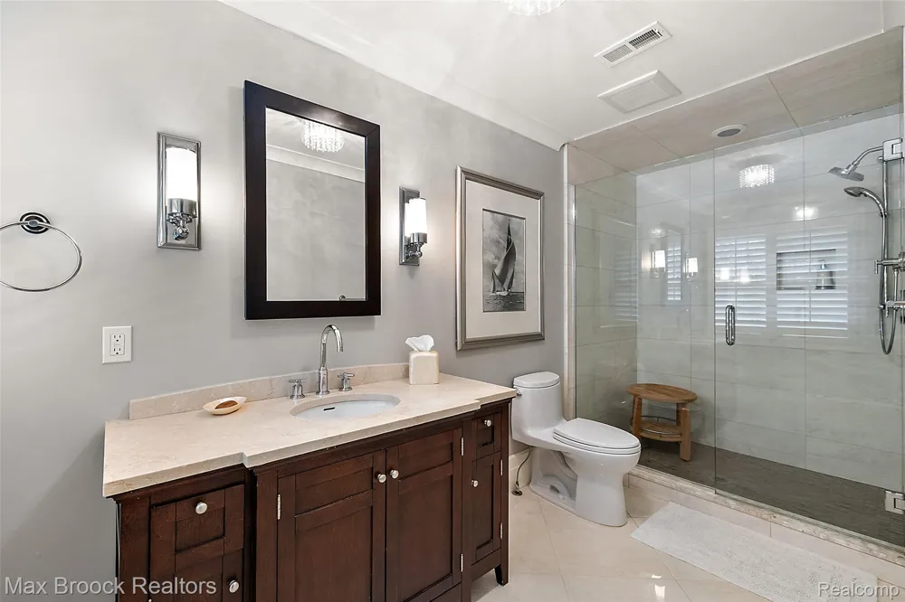 1242 Pilgrim Avenue Birmingham City, MI 48009