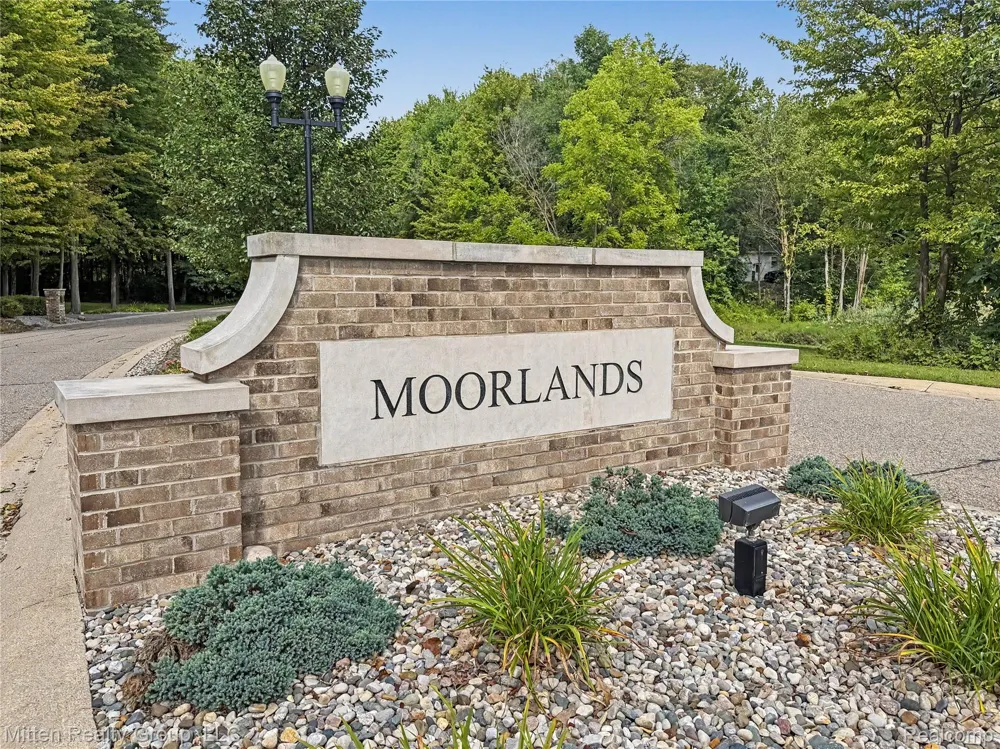 2126 Moorlands View Oceola Township, MI 48855