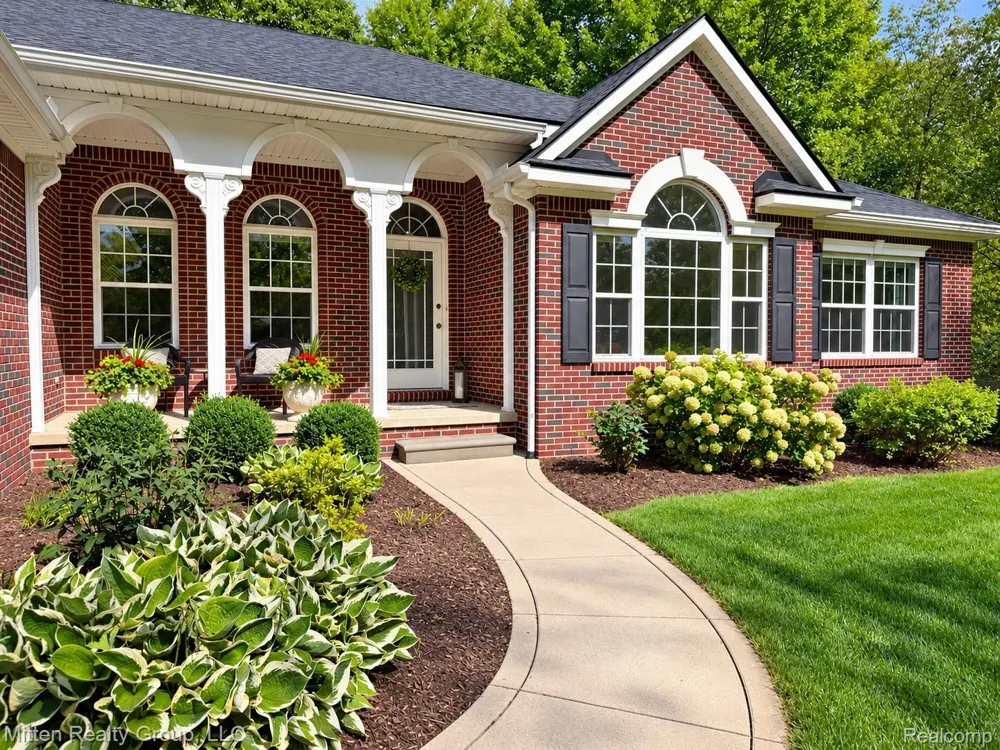 2126 Moorlands View Oceola Township, MI 48855