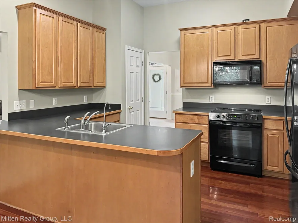 2126 Moorlands View Oceola Township, MI 48855