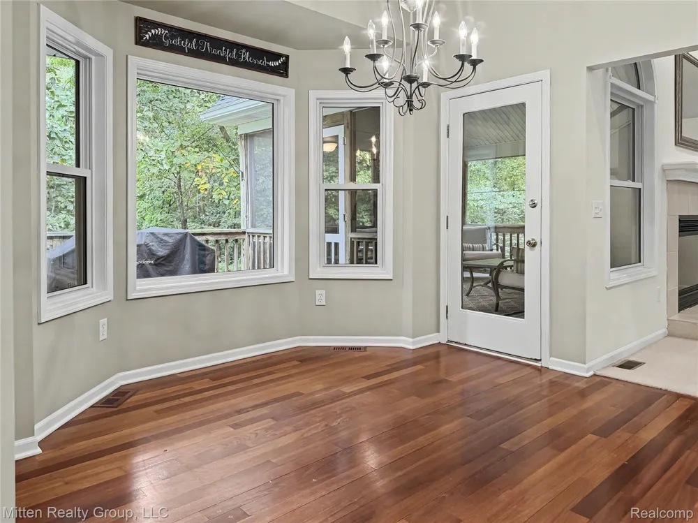 2126 Moorlands View Oceola Township, MI 48855