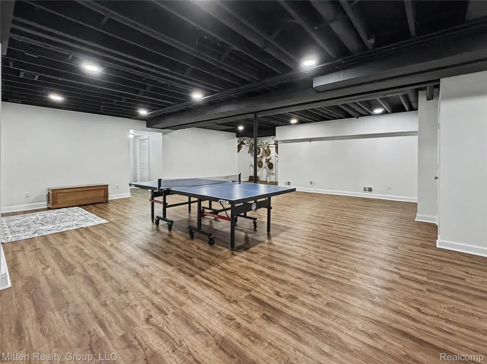2126 Moorlands View Oceola Township, MI 48855