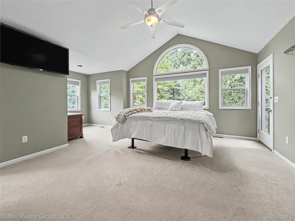 2126 Moorlands View Oceola Township, MI 48855