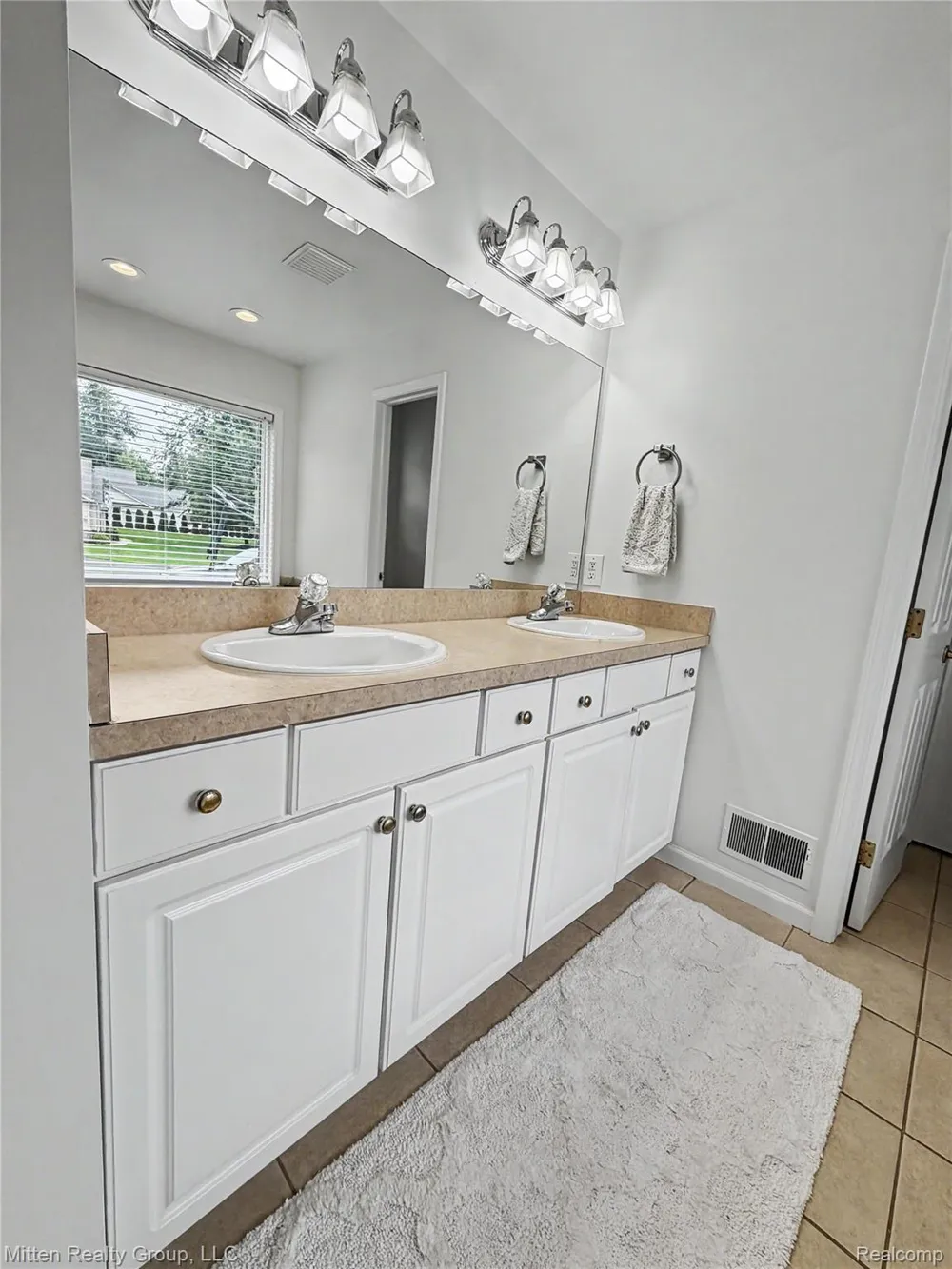 2126 Moorlands View Oceola Township, MI 48855
