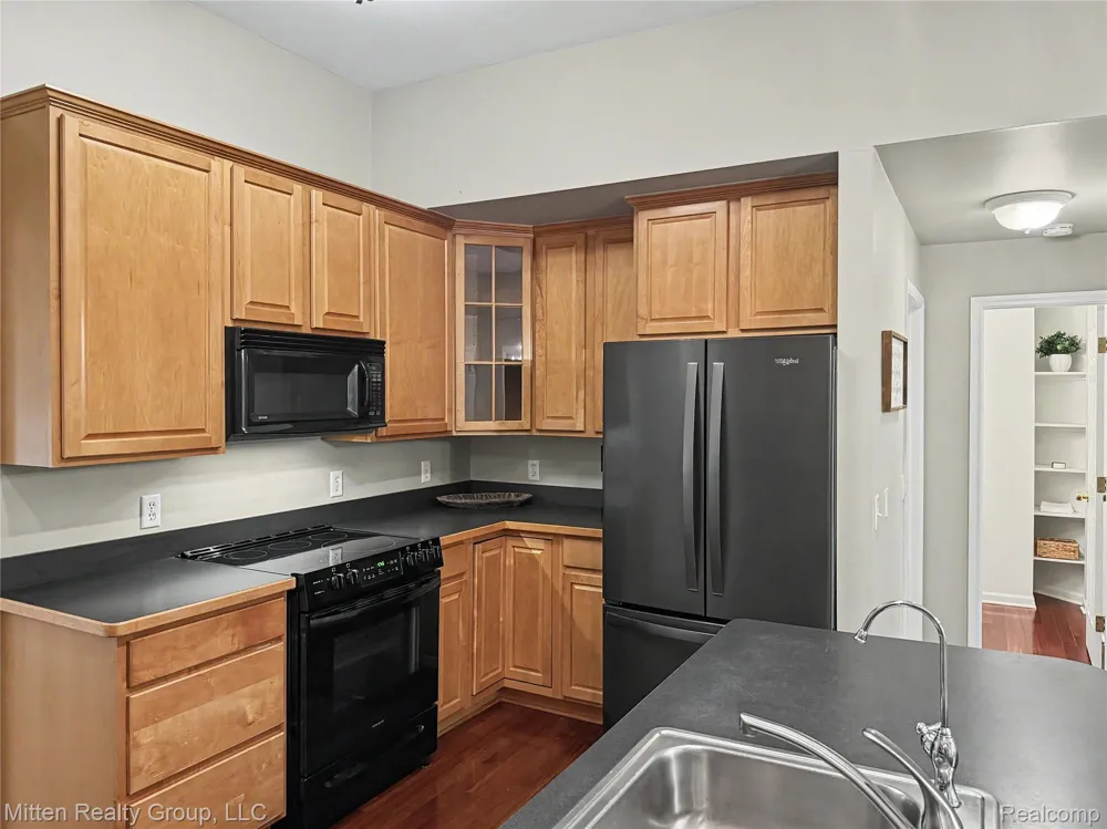 2126 Moorlands View Oceola Township, MI 48855