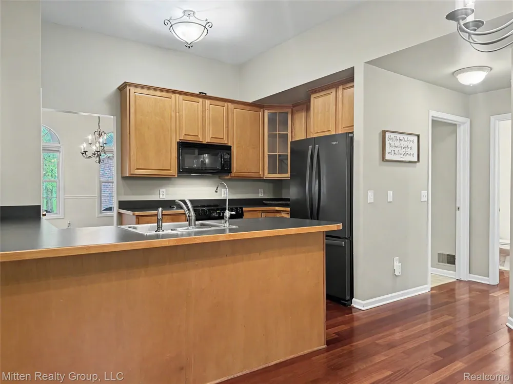 2126 Moorlands View Oceola Township, MI 48855