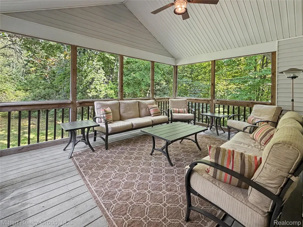 2126 Moorlands View Oceola Township, MI 48855