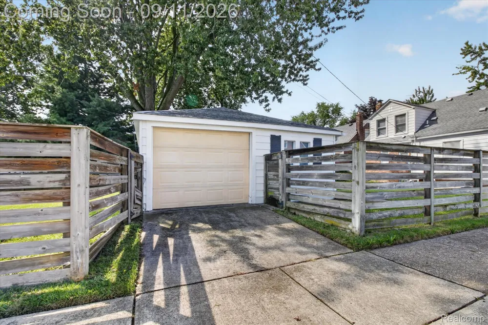 10005 Park Avenue Allen Park City, MI 48101