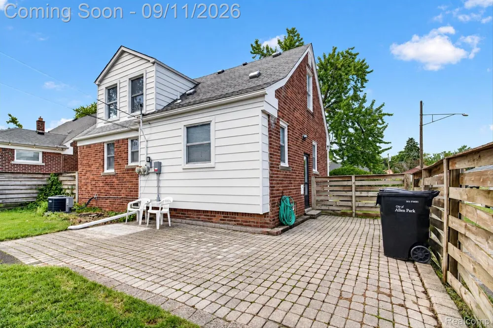 10005 Park Avenue Allen Park City, MI 48101