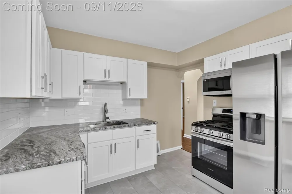 10005 Park Avenue Allen Park City, MI 48101