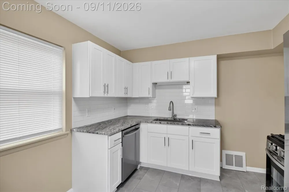 10005 Park Avenue Allen Park City, MI 48101