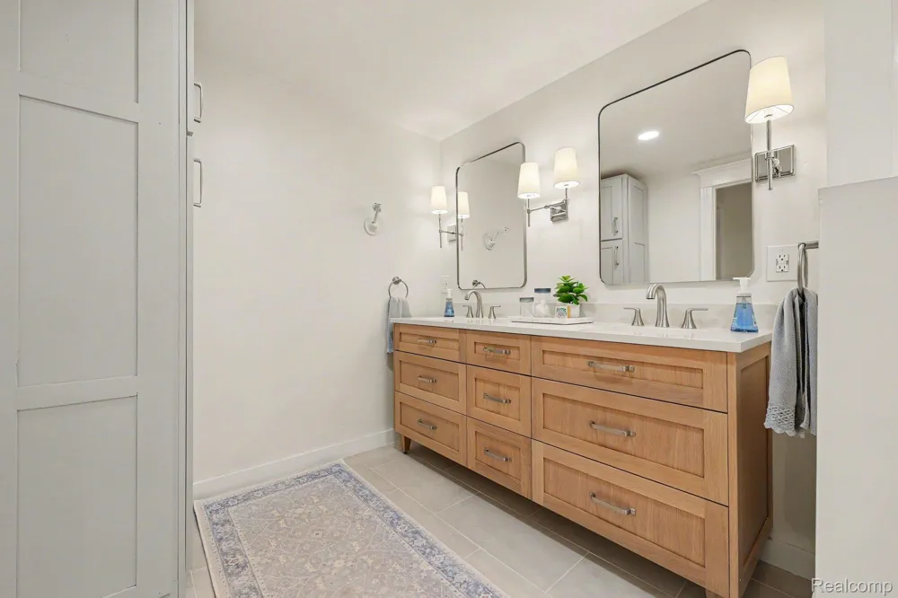8265 Deerwood Road Independence Charter Township, MI 48348