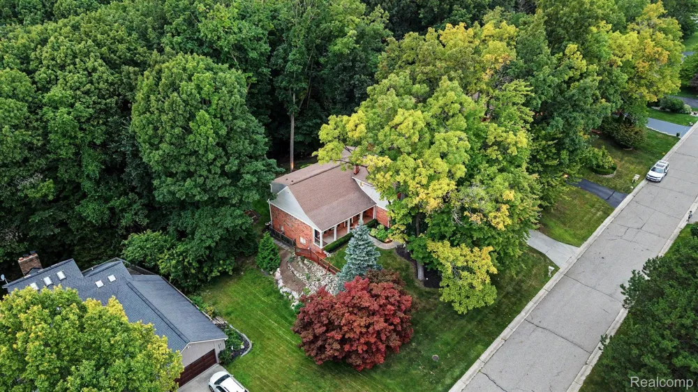 8265 Deerwood Road Independence Charter Township, MI 48348