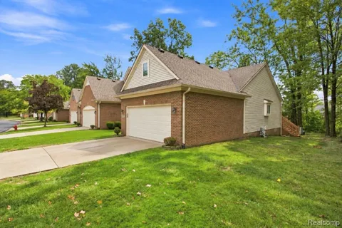22791 Coachlight Circle