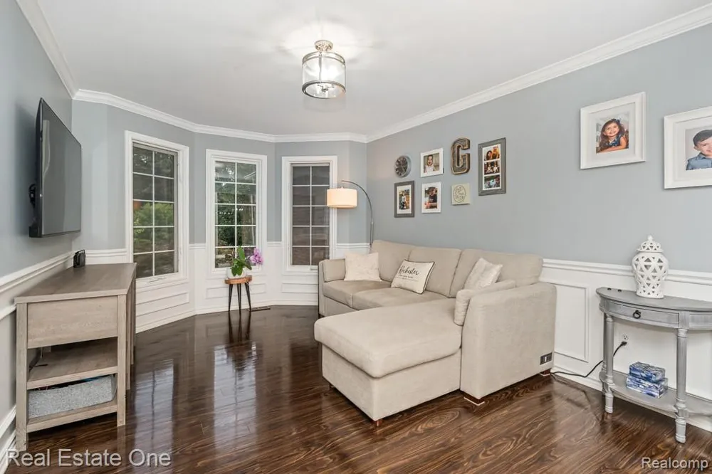 582 Bloomer Ridge Drive Rochester City, MI 48307