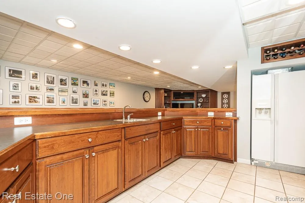 582 Bloomer Ridge Drive Rochester City, MI 48307