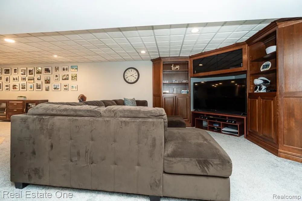 582 Bloomer Ridge Drive Rochester City, MI 48307