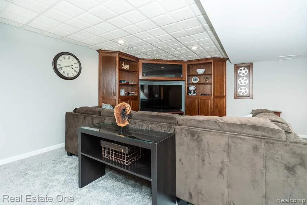 582 Bloomer Ridge Drive Rochester City, MI 48307