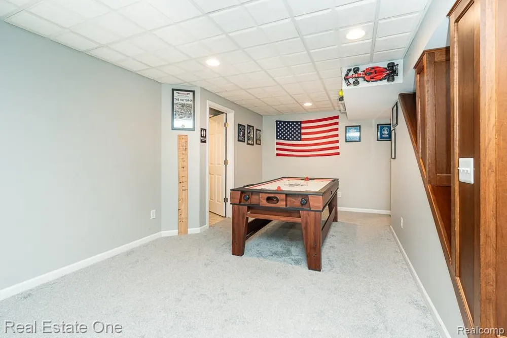 582 Bloomer Ridge Drive Rochester City, MI 48307