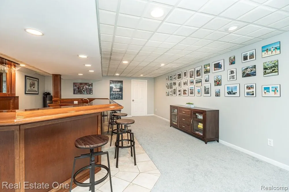 582 Bloomer Ridge Drive Rochester City, MI 48307