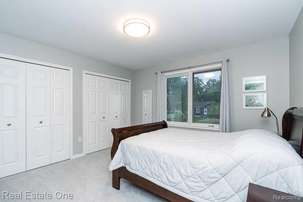 582 Bloomer Ridge Drive Rochester City, MI 48307