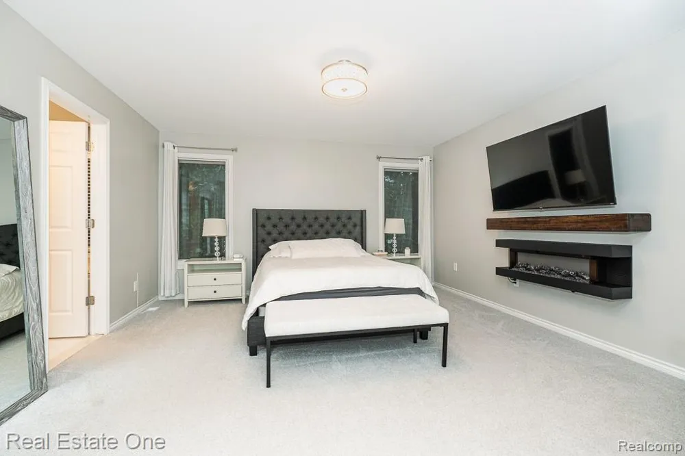 582 Bloomer Ridge Drive Rochester City, MI 48307