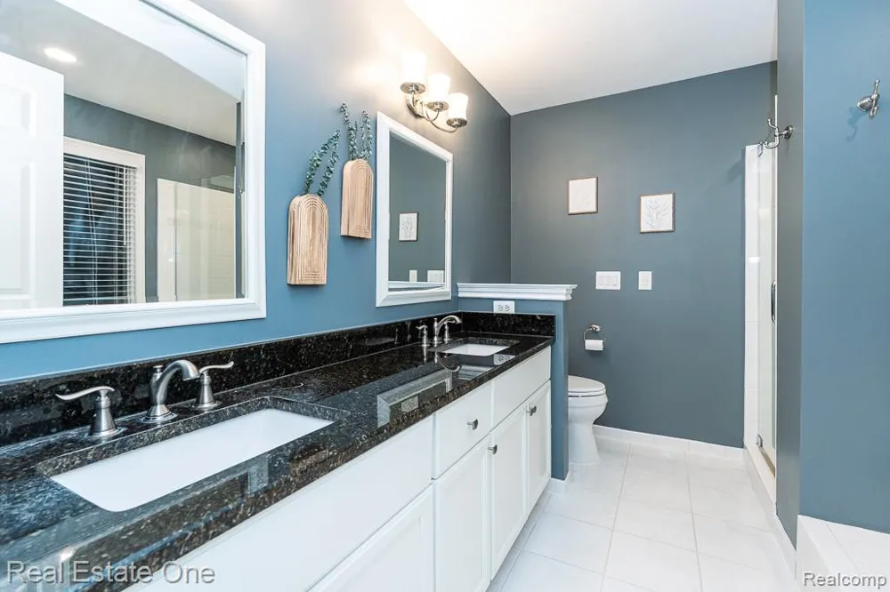 582 Bloomer Ridge Drive Rochester City, MI 48307