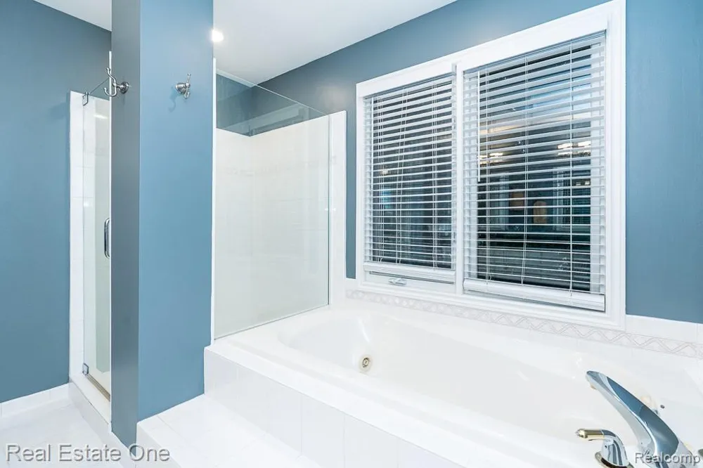 582 Bloomer Ridge Drive Rochester City, MI 48307