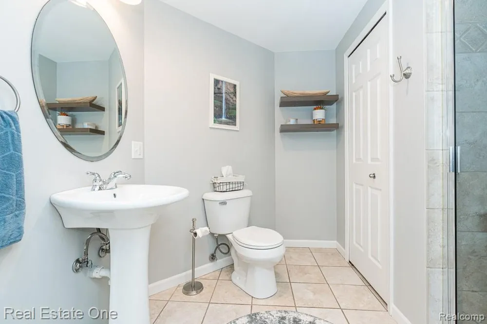 582 Bloomer Ridge Drive Rochester City, MI 48307