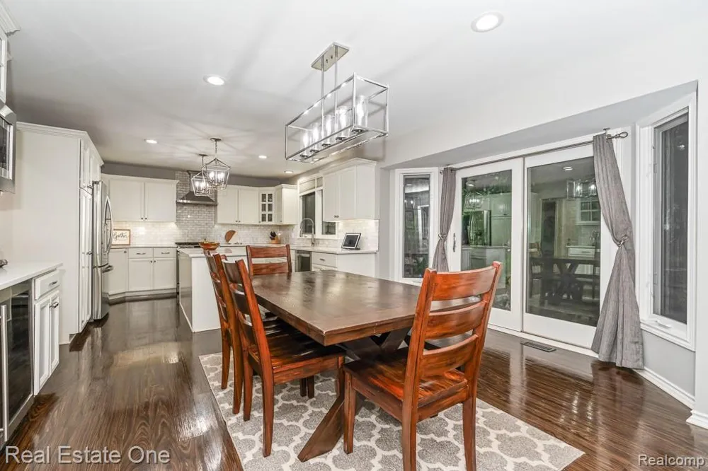 582 Bloomer Ridge Drive Rochester City, MI 48307