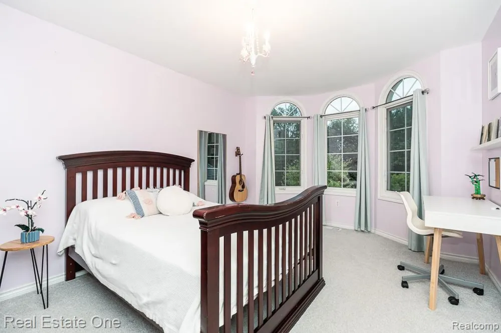 582 Bloomer Ridge Drive Rochester City, MI 48307