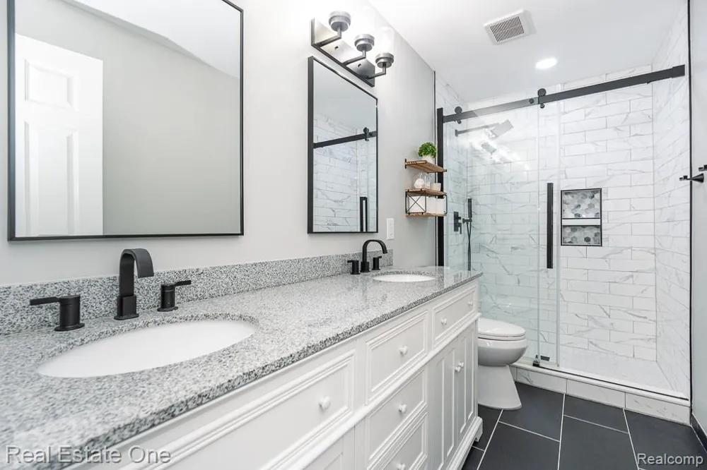 582 Bloomer Ridge Drive Rochester City, MI 48307