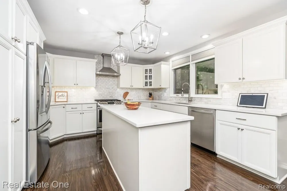 582 Bloomer Ridge Drive Rochester City, MI 48307