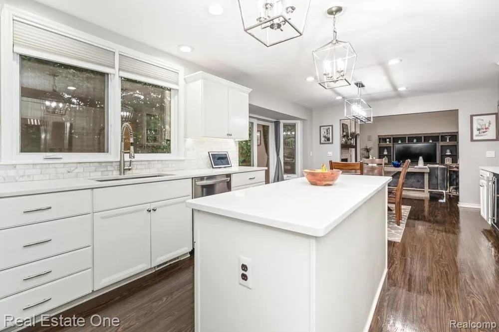582 Bloomer Ridge Drive Rochester City, MI 48307