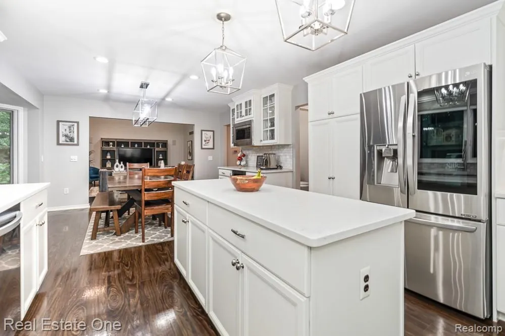 582 Bloomer Ridge Drive Rochester City, MI 48307