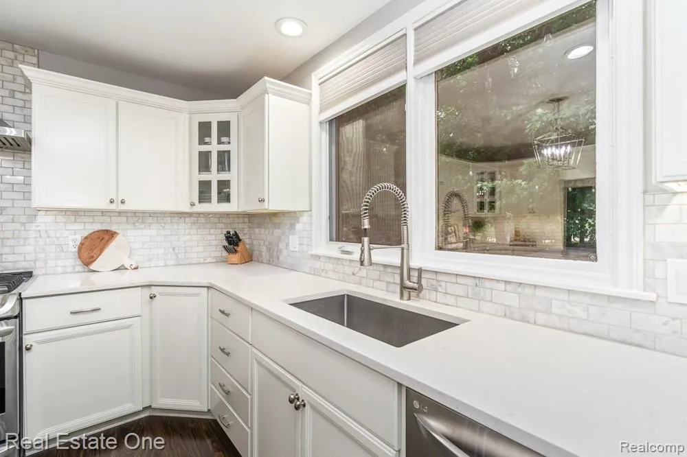 582 Bloomer Ridge Drive Rochester City, MI 48307