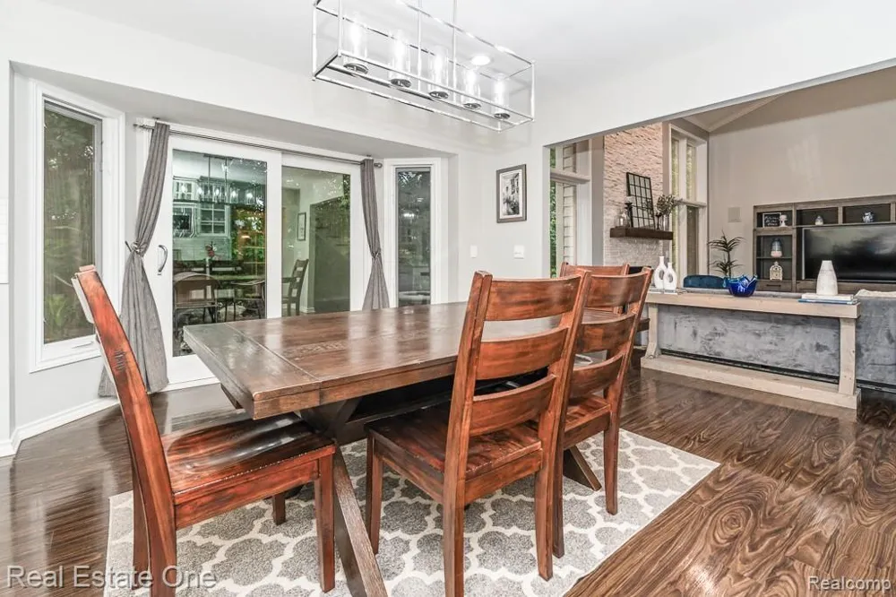 582 Bloomer Ridge Drive Rochester City, MI 48307
