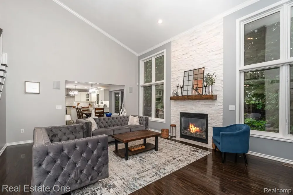 582 Bloomer Ridge Drive Rochester City, MI 48307