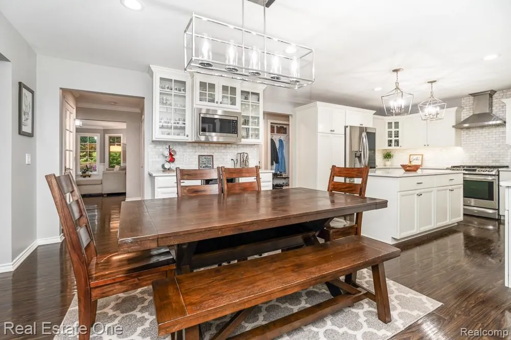582 Bloomer Ridge Drive Rochester City, MI 48307